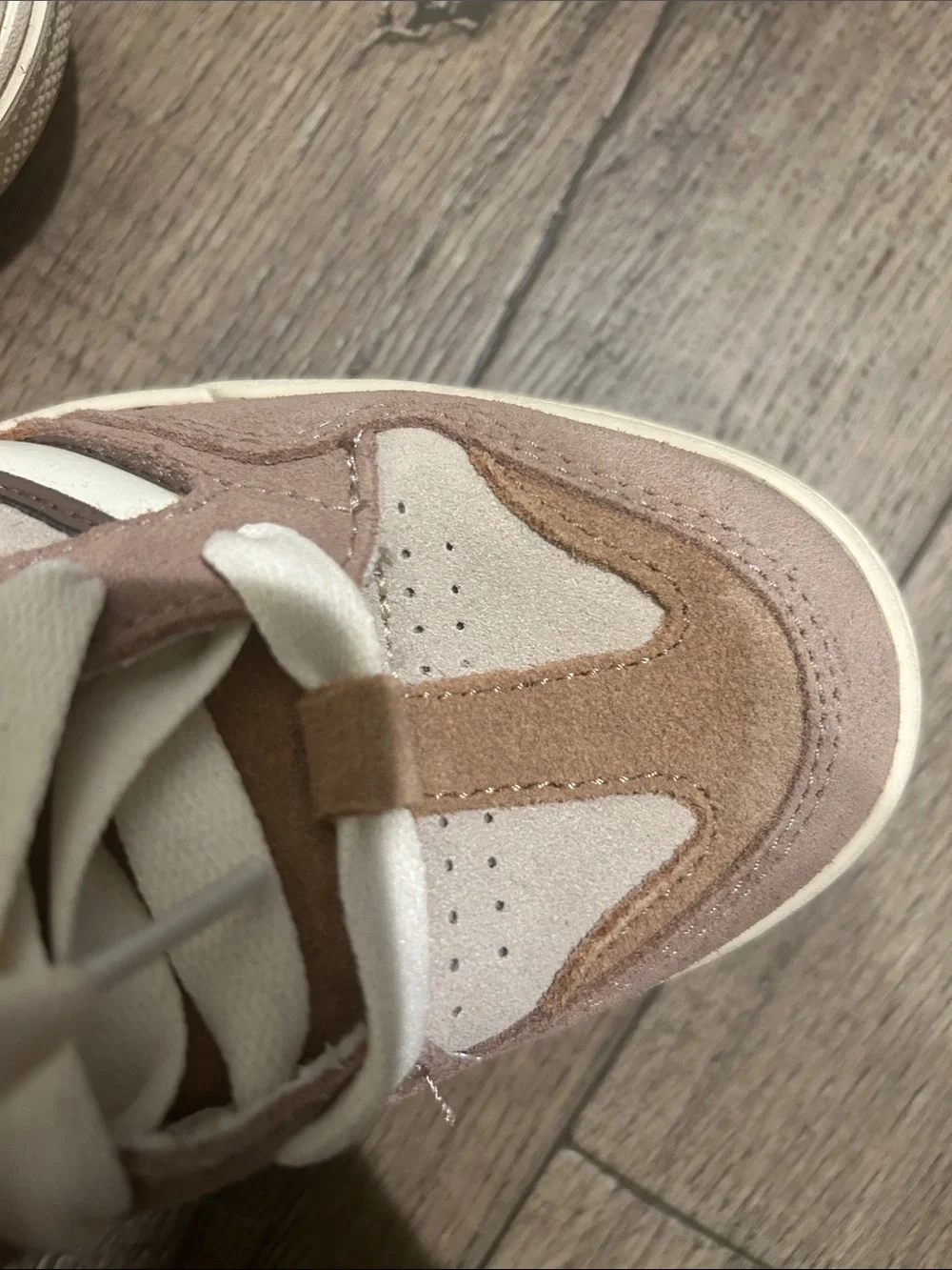 Vans upland shoes in the deep taupe colorway!